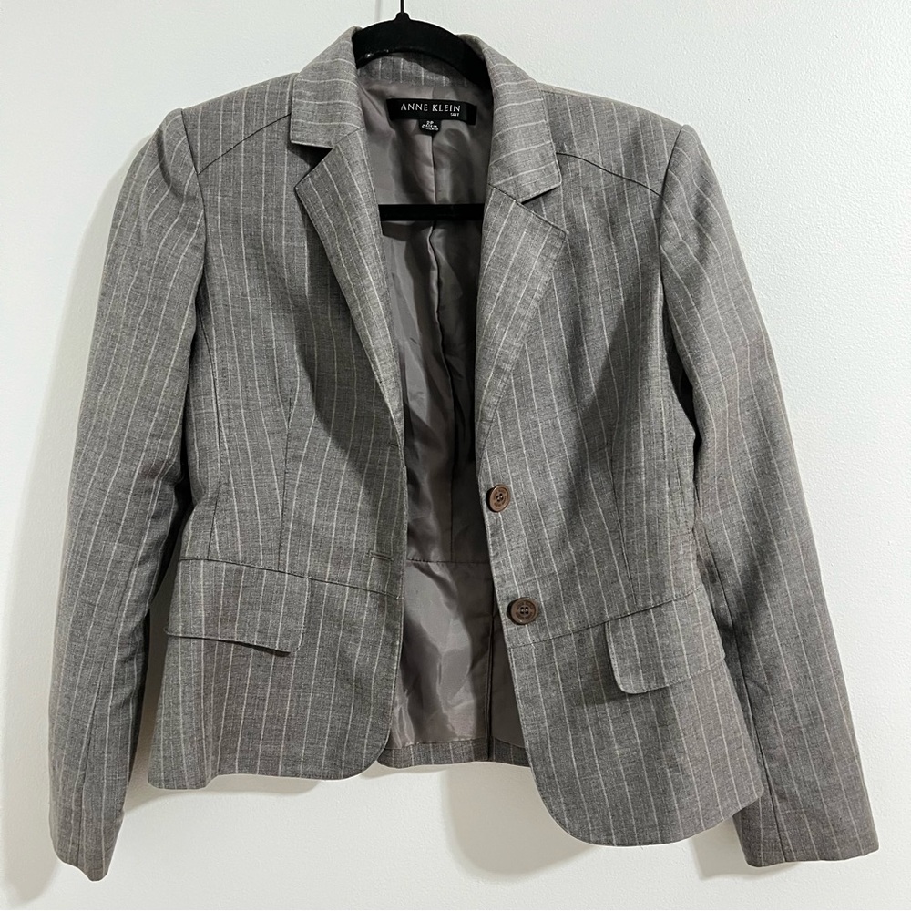 Anne Klein Blazer Womens Size 2P Petite Gray Stripe Long Sleeve Suit Business